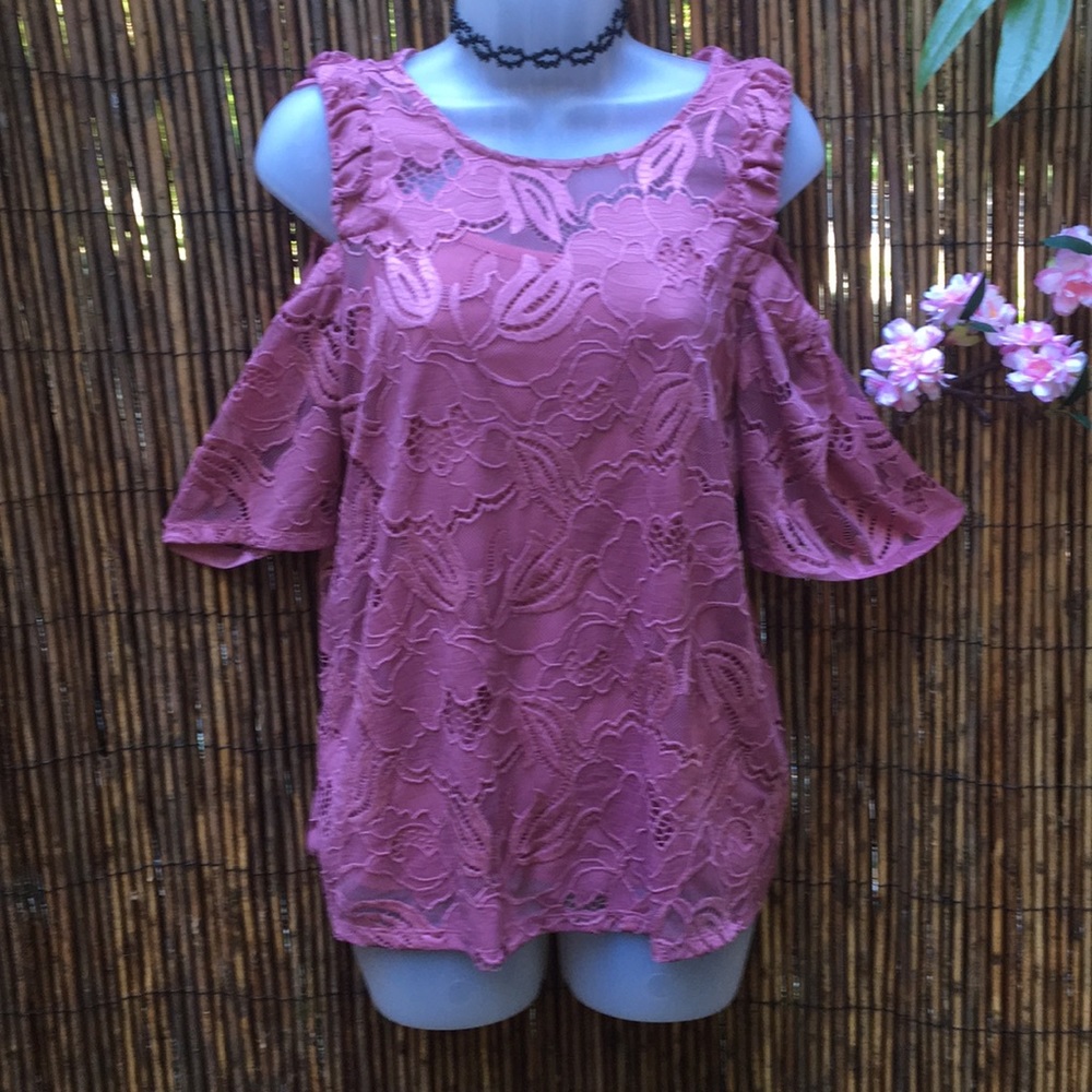 Beautiful Mauve Lace Cold Shoulder Top Sz Medium!